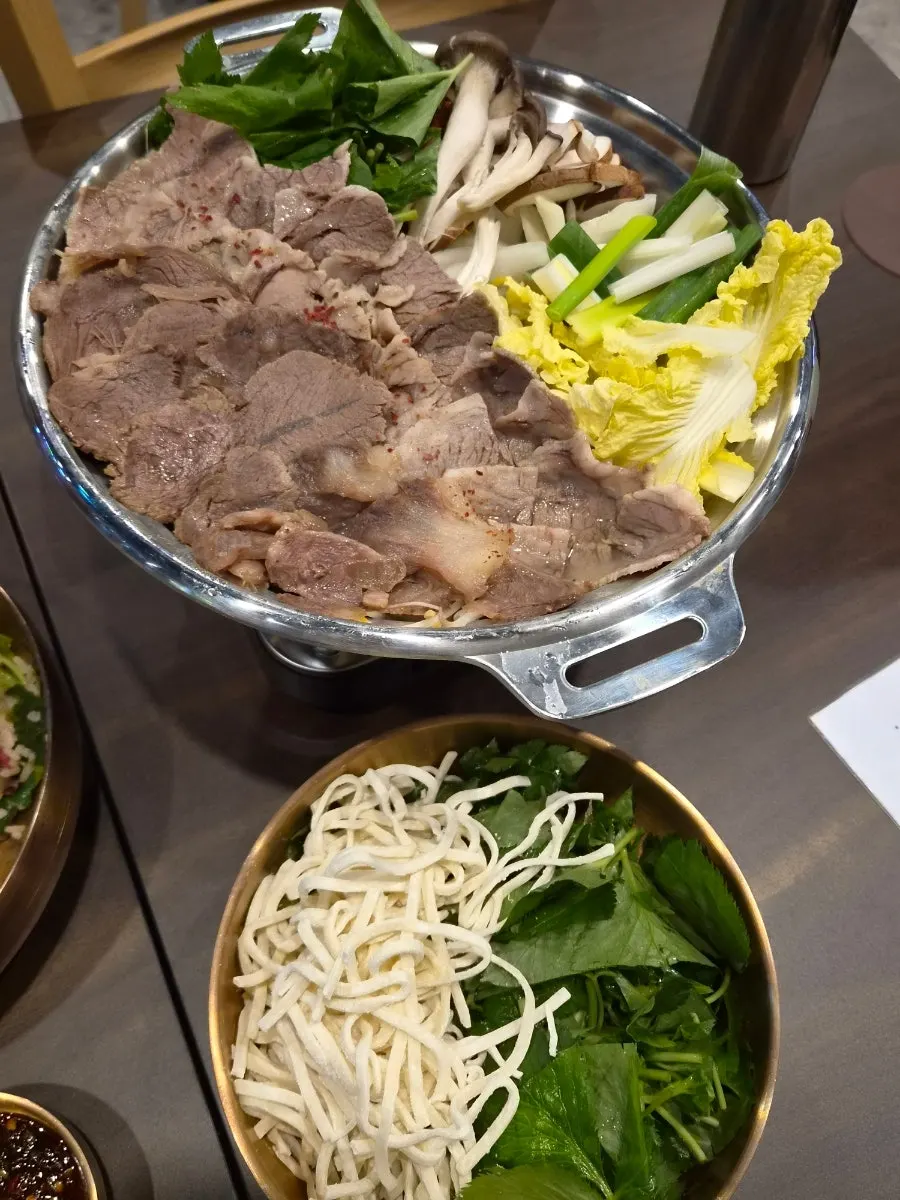 수육전골 세트 한 상 차림