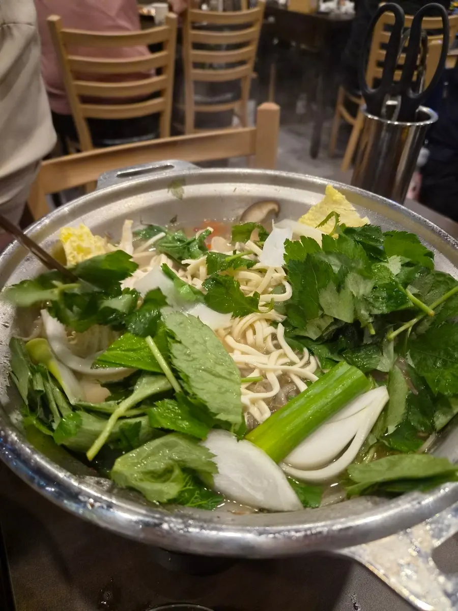 칼국수 면을 넣은 수육전골
