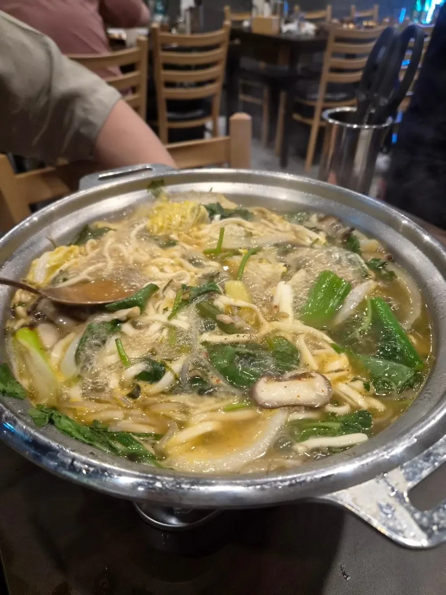 팔팔 끓인 수육전골 칼국수