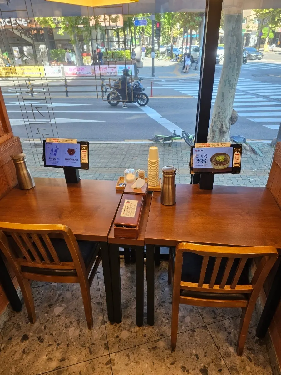 혼밥하기 좋은 1인 좌석