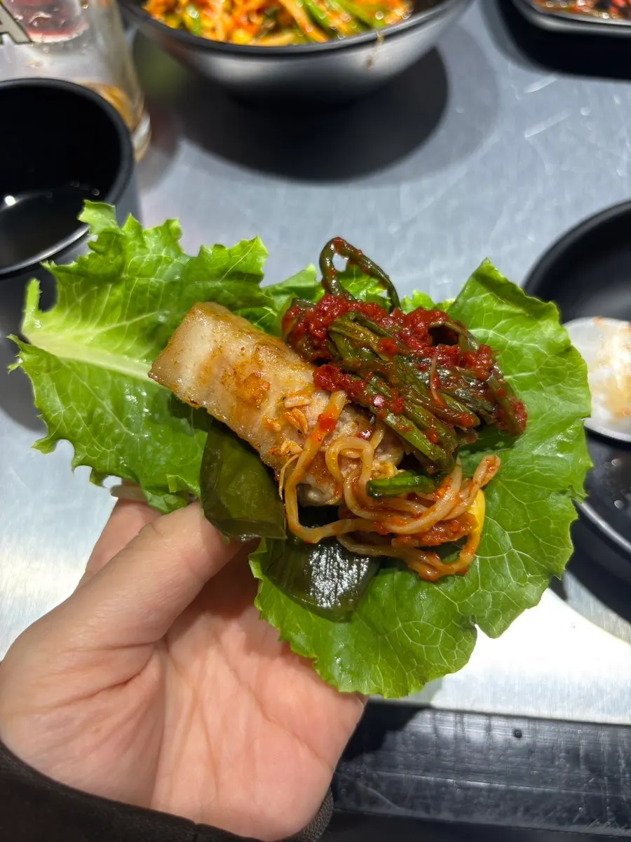 Well-cooked whole pork belly ready to wrap