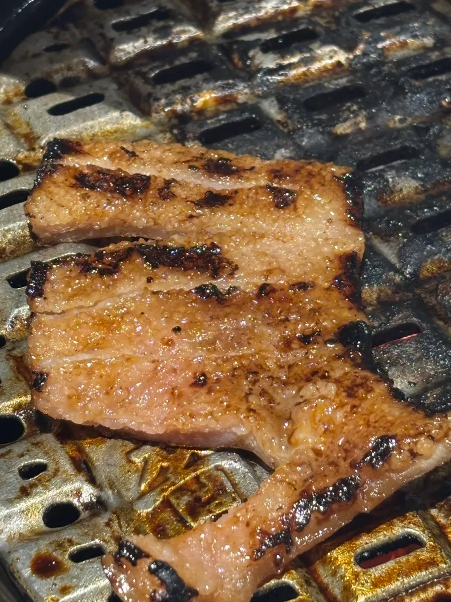 Cutting the pork skin with scissors
