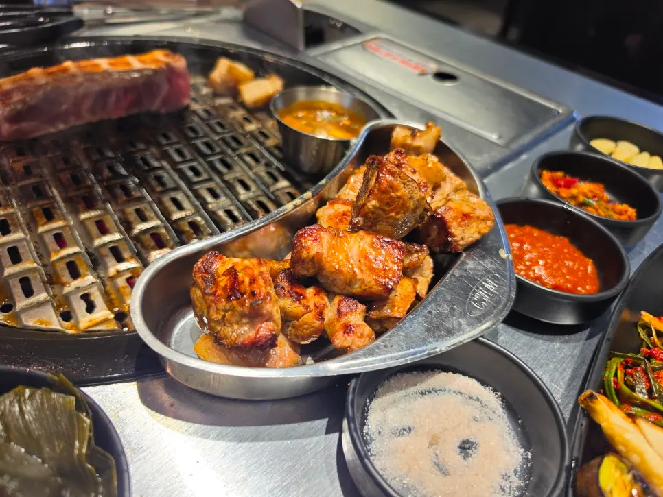 육쯥 문을 열어둔 1층 입구