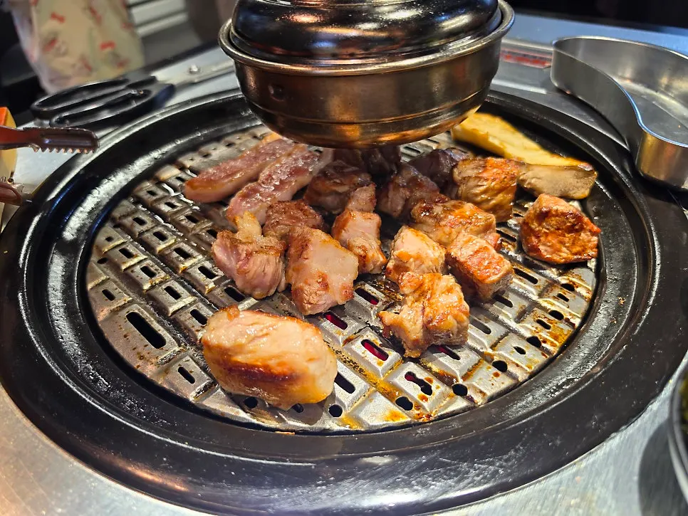 직원이 구워주는 육쯥 모둠 고기