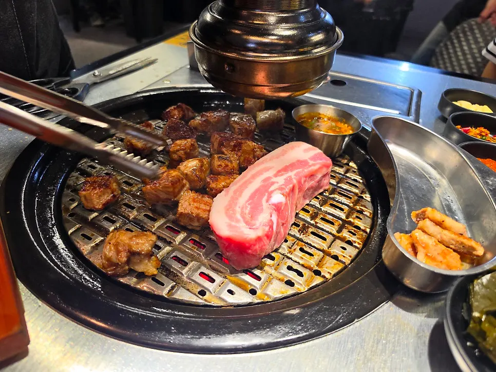 식사를 마친 육쯥 테이블