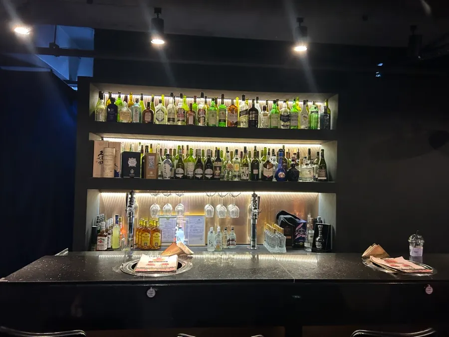 Pemandangan hadapan kedai Yuklab Gangnam