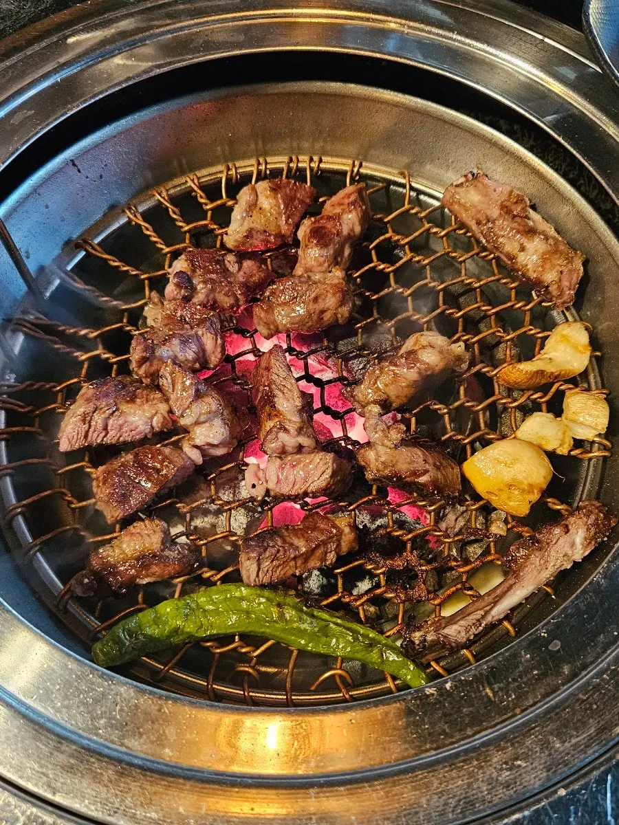 구워진 양갈비살 클로즈업