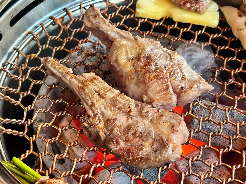 Lamb ribs cut into pieces after the bones were removed