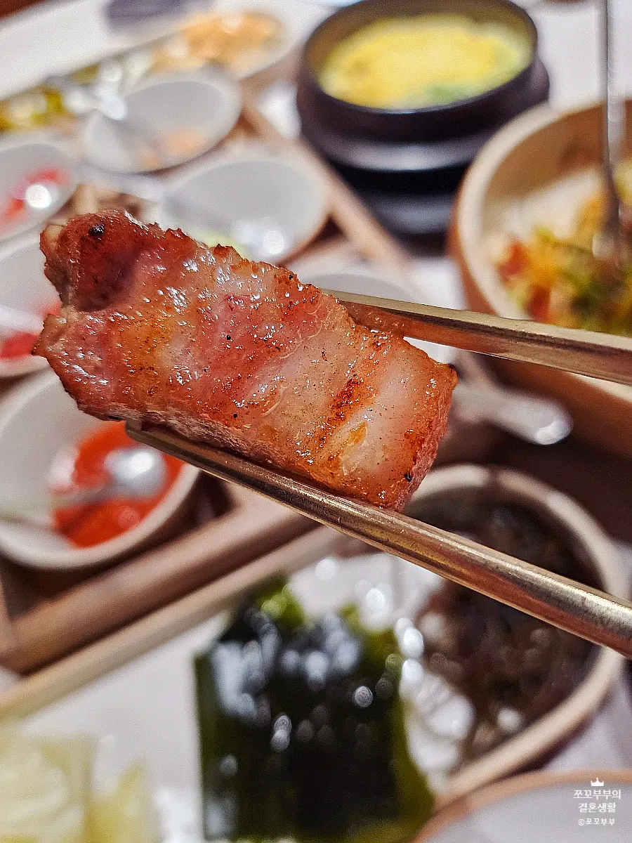 A full meal of pork belly paired with sotbap