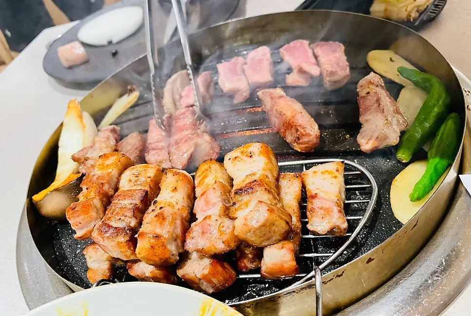 알맞게 구워진 삼겹살과 목살