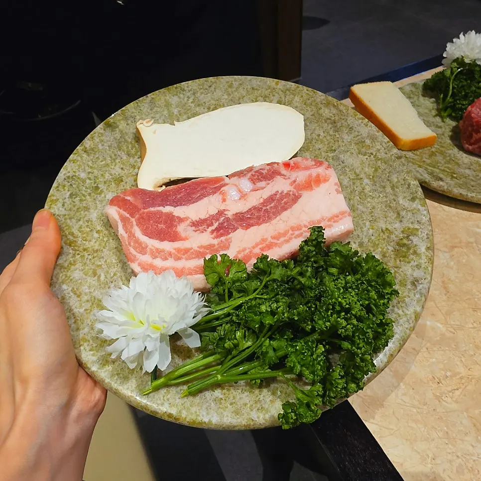 Thickly sliced raw rib pork belly