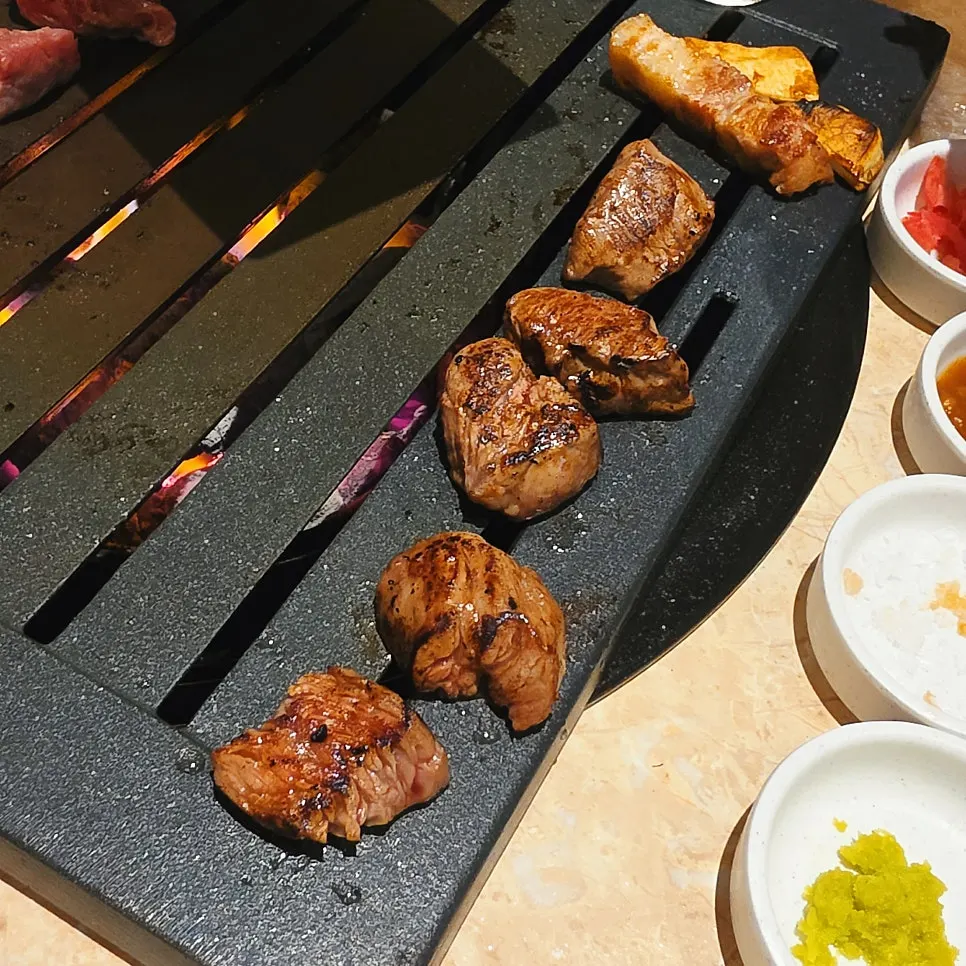 Seolhwa sirloin cut into bite-sized pieces