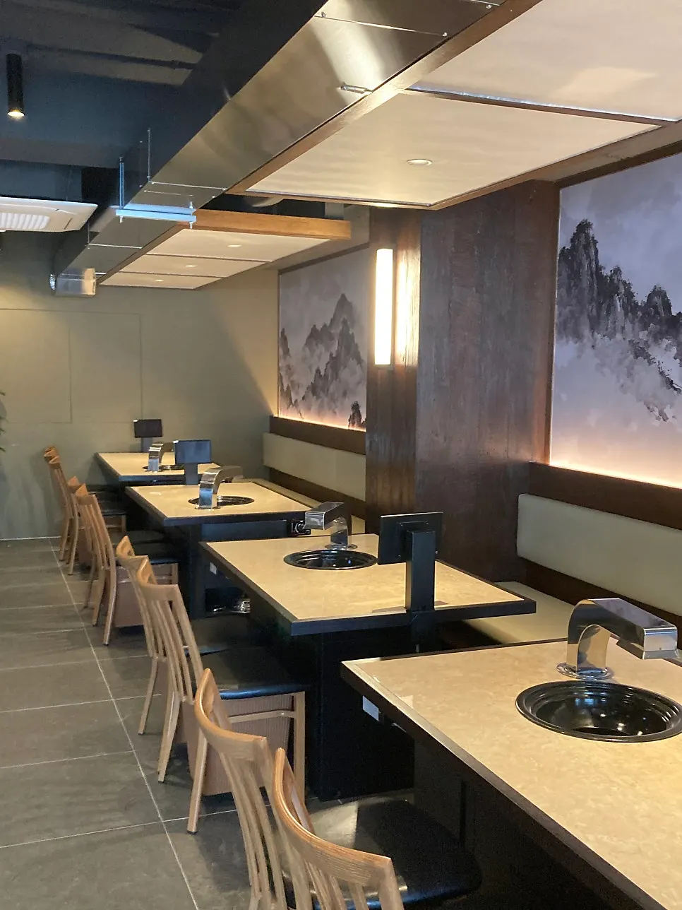 Papan tanda pintu masuk Yukmong Bangi Direct Branch