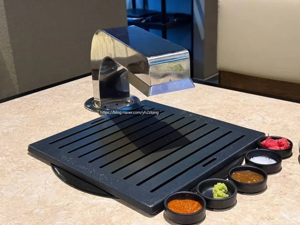 Clean table with a smoke extraction system