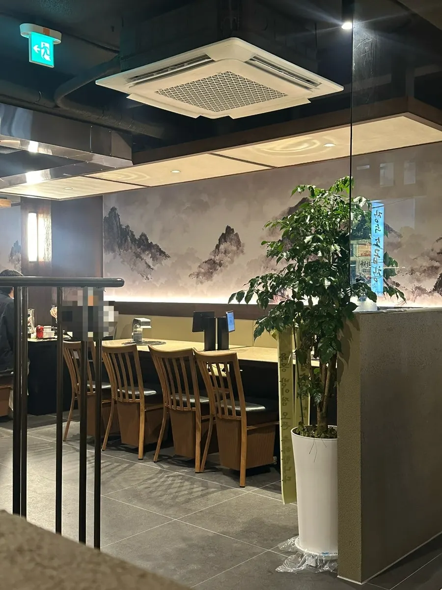 Interior of the meat dining restaurant Yukmong Bangi Direct Branch