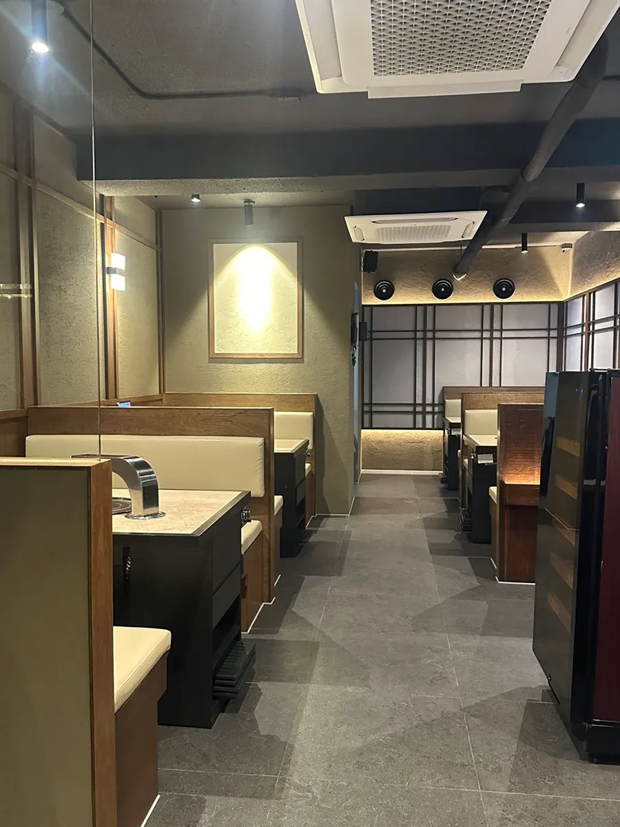 Space with private rooms at Yukmong Bangi Direct Branch