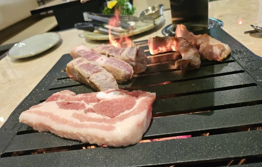 직원이 구워주는 한돈 모둠세트