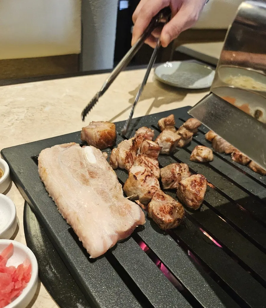 바짝 구워진 한돈 통목살