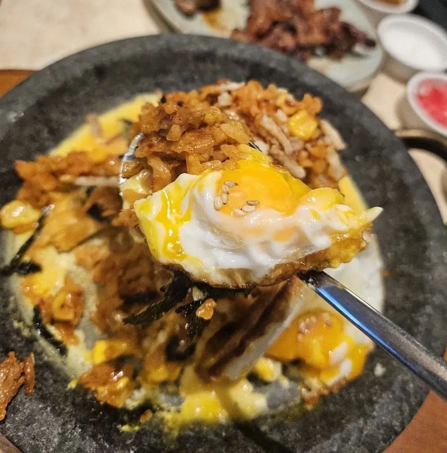 마무리로 먹은 치즈 김치볶음밥 한 그릇