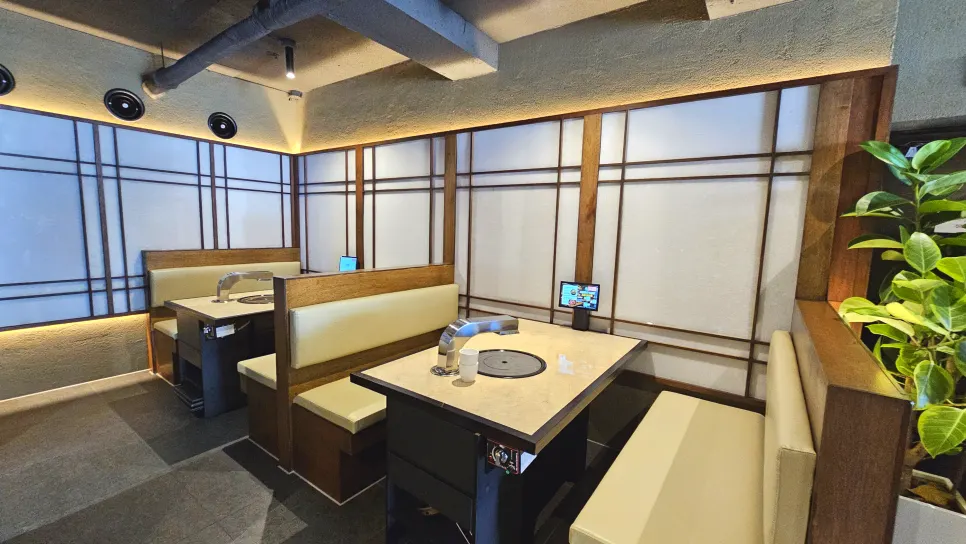 View of the tables inside Yukmong Bangi Direct Branch