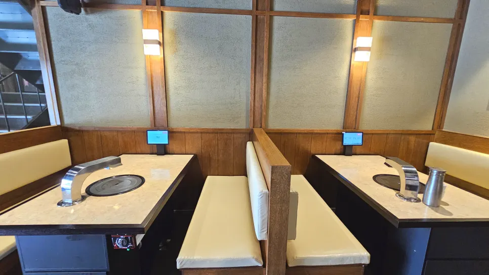 Basement-level private room seating at Yukmong Bangi Direct Branch