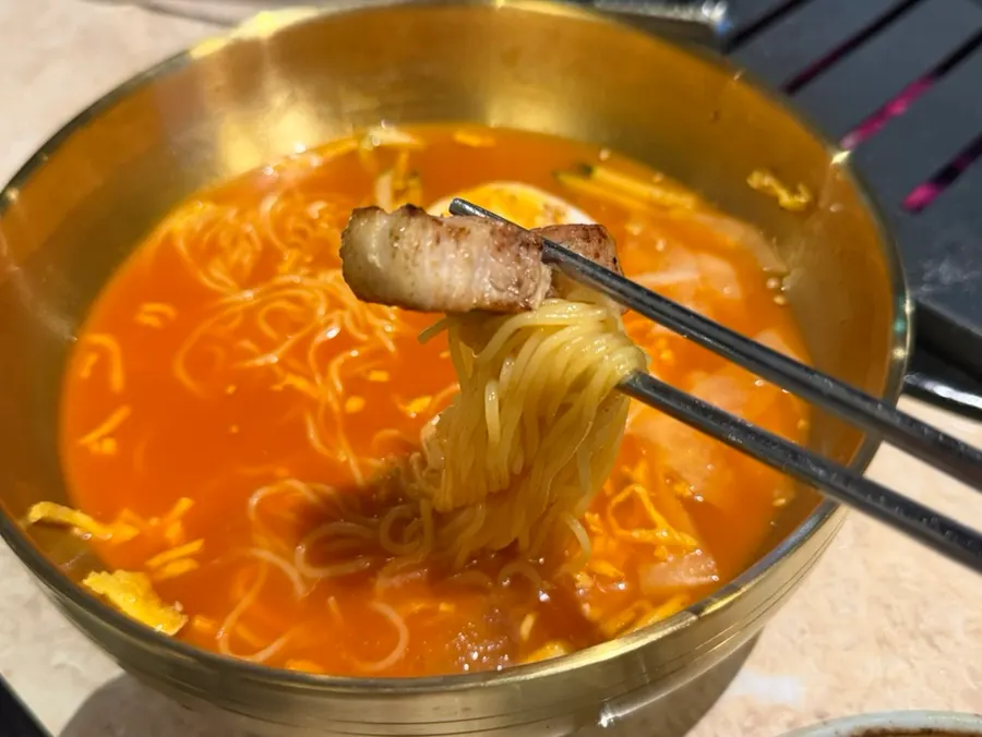 Wrapping meat in mul-milmyeon noodles