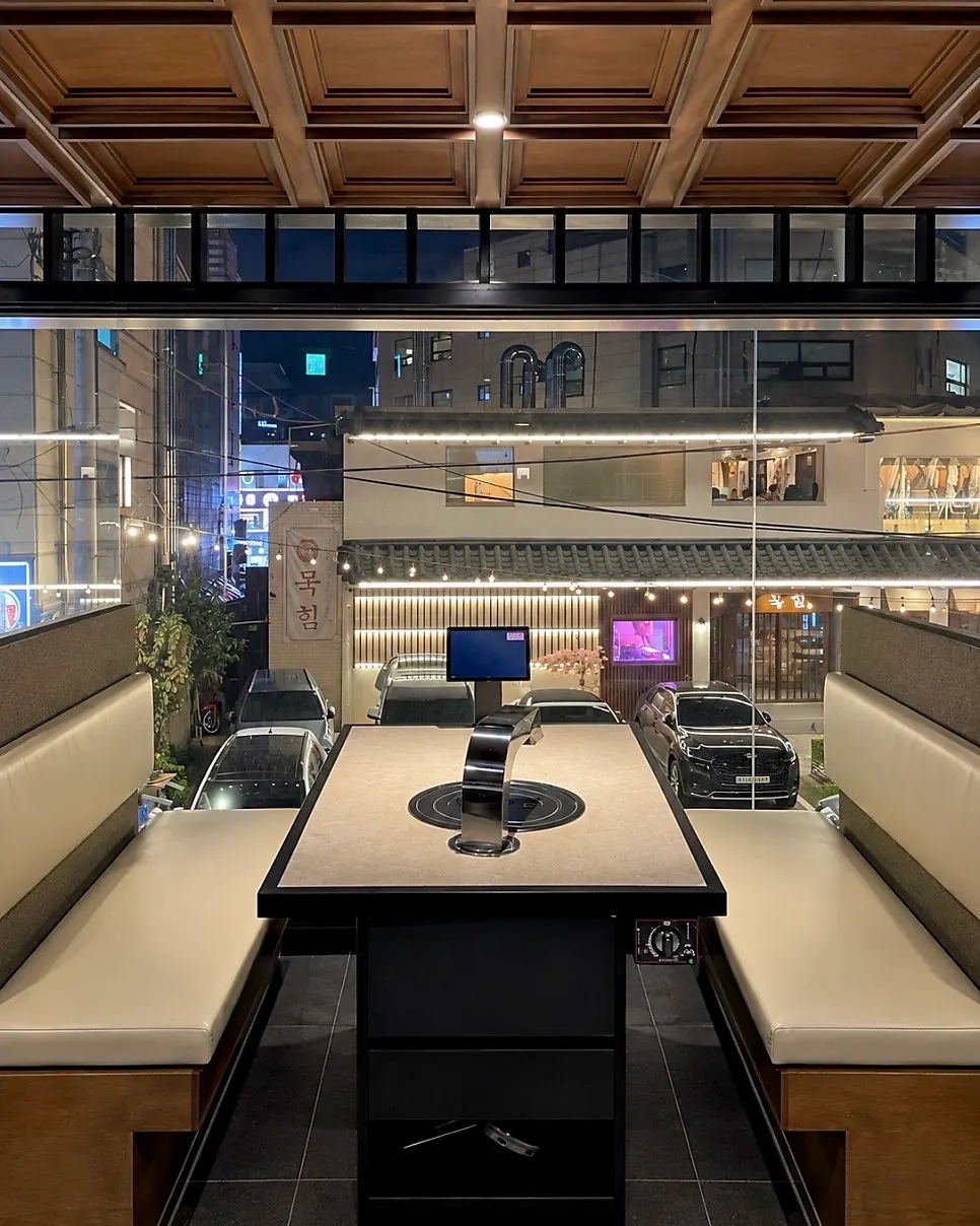 Second floor interior of Yukmong Bangi Direct Branch