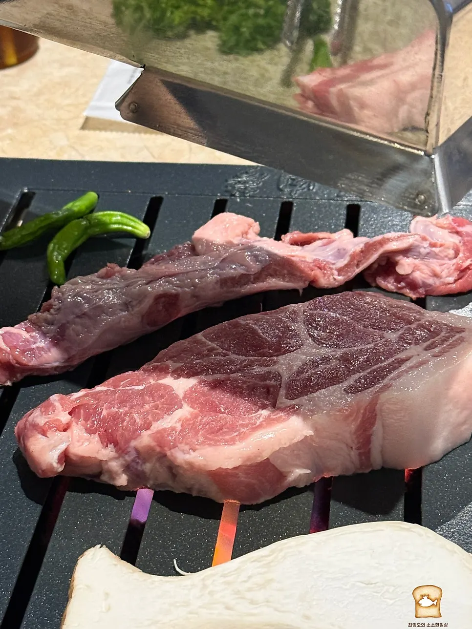 Hanpork mixed set with snowflake pork neck, galbi belly, and whole outside skirt