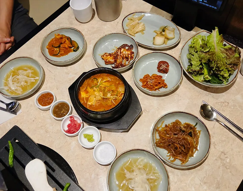 육몽 방이직영점 피쉬타마린드소스와 초생강 소스 구성