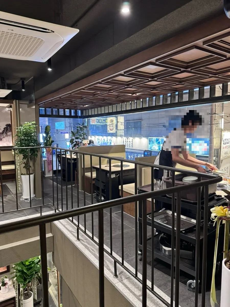 육몽 방이직영점 2층 좌석 전경