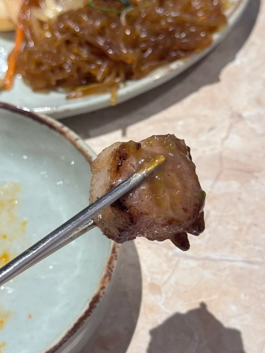 소금만 찍어 먹는 첫 점 고기
