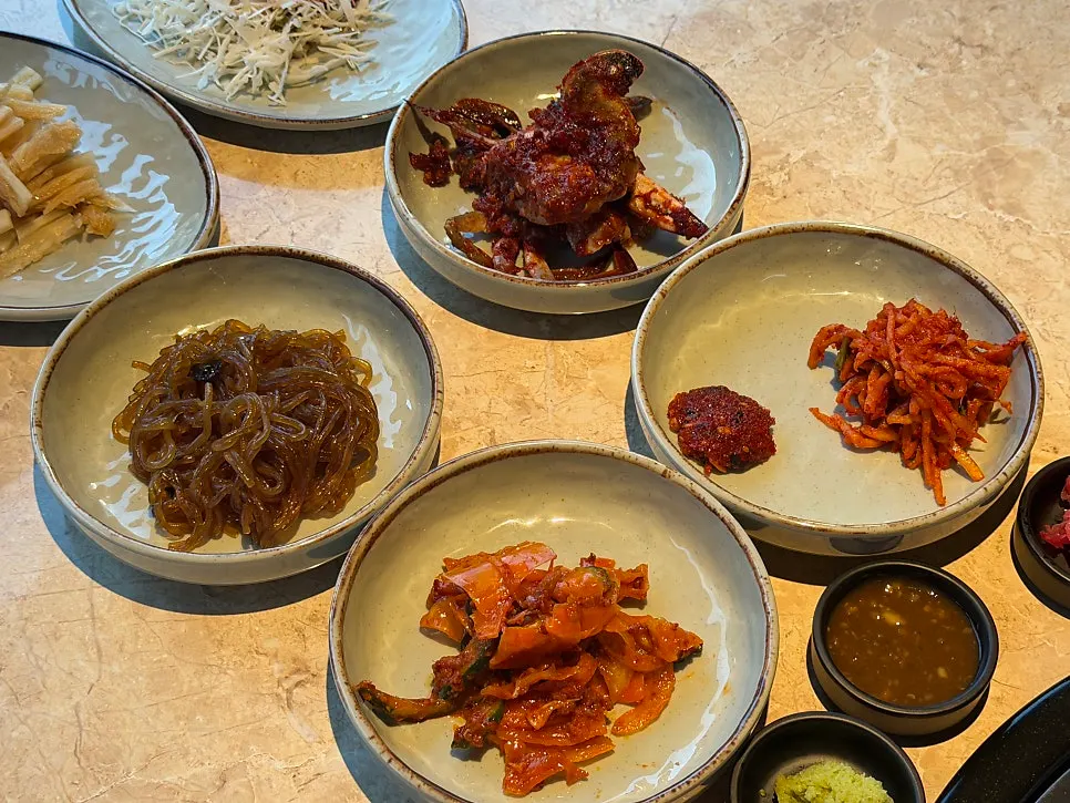 잡채와 무생채, 마라오이무침 반찬
