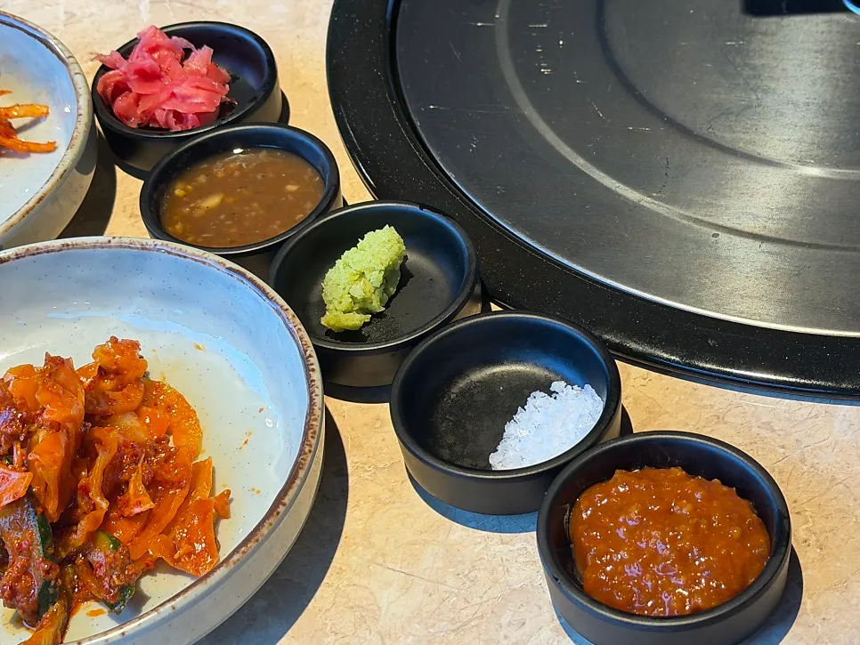 쌈장·말돈소금·와사비·피쉬타마린드소스 구성
