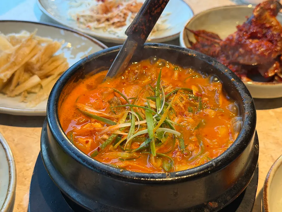 세트에 포함된 꾸덕한 된장찌개