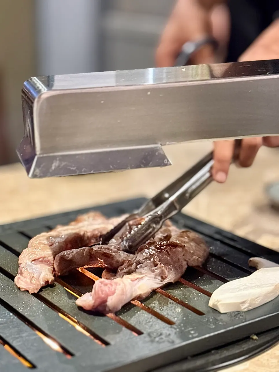 김치볶음밥 위에 올린 갈매기살