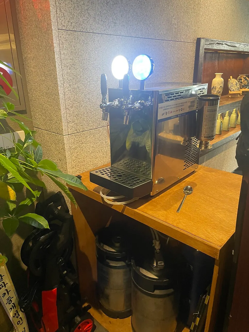 매장 한쪽에 자리한 생맥주 기계
