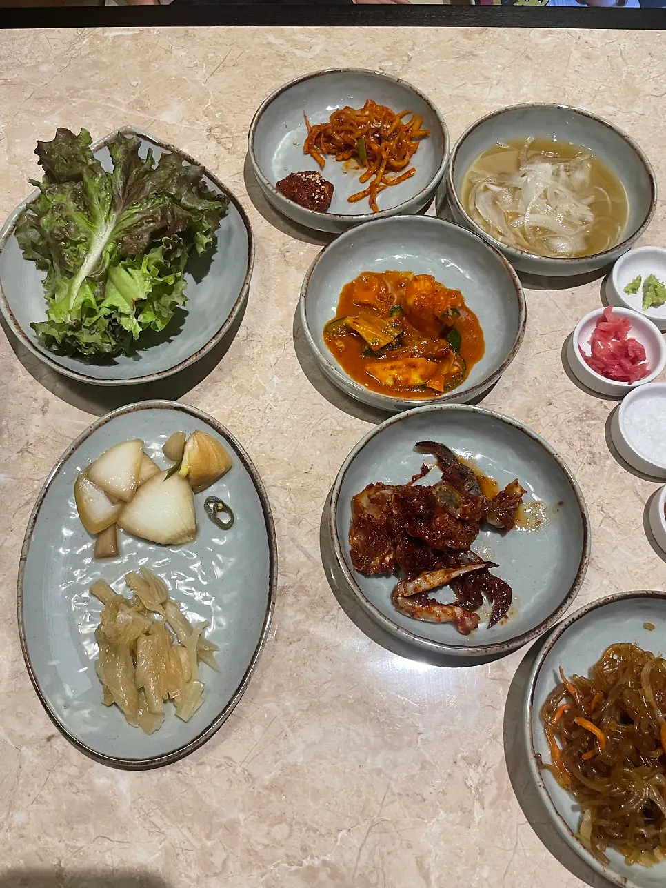 고기와 함께 나온 반찬 구성
