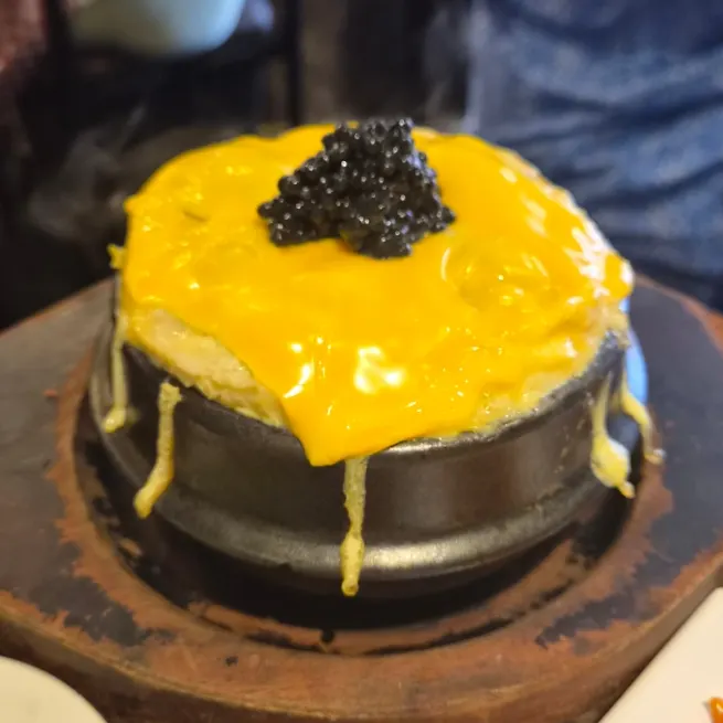 캐비어가 올라간 캐비어 치즈 계란찜