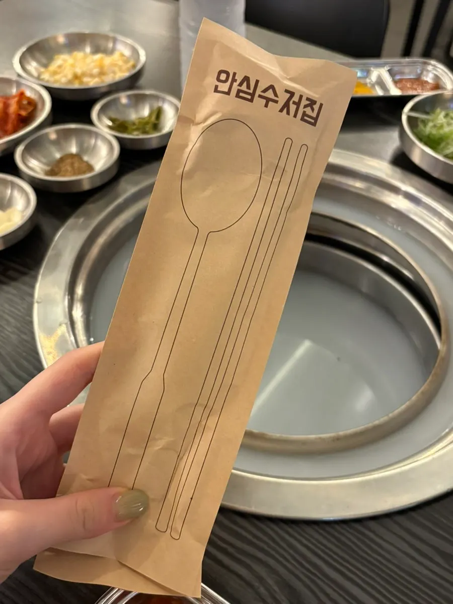 개별 포장된 수저 세트