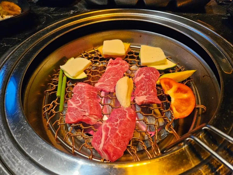 Grilled meat dipped in salt