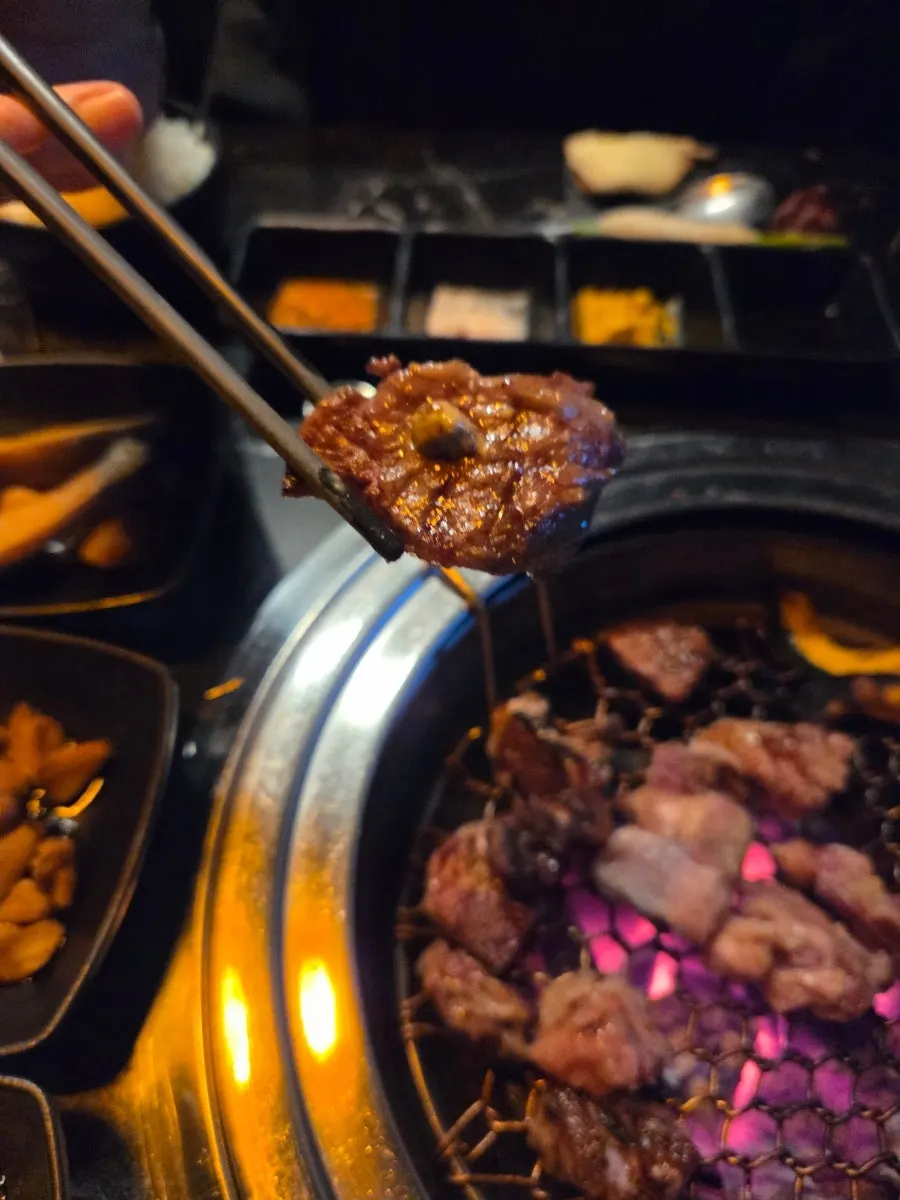 새송이버섯과 치즈를 함께 구운 불판