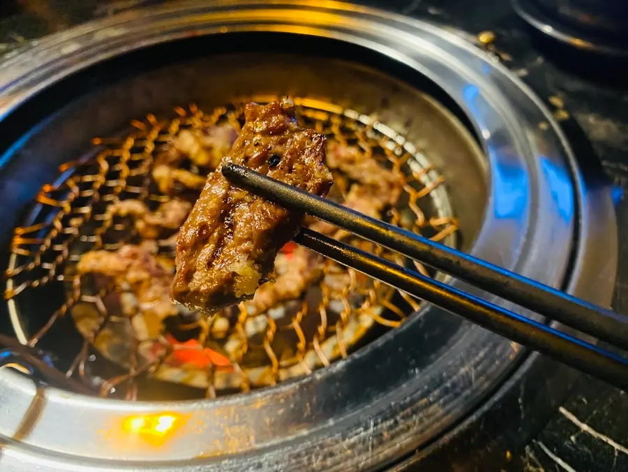 Garlic-marinated galbi on the grill