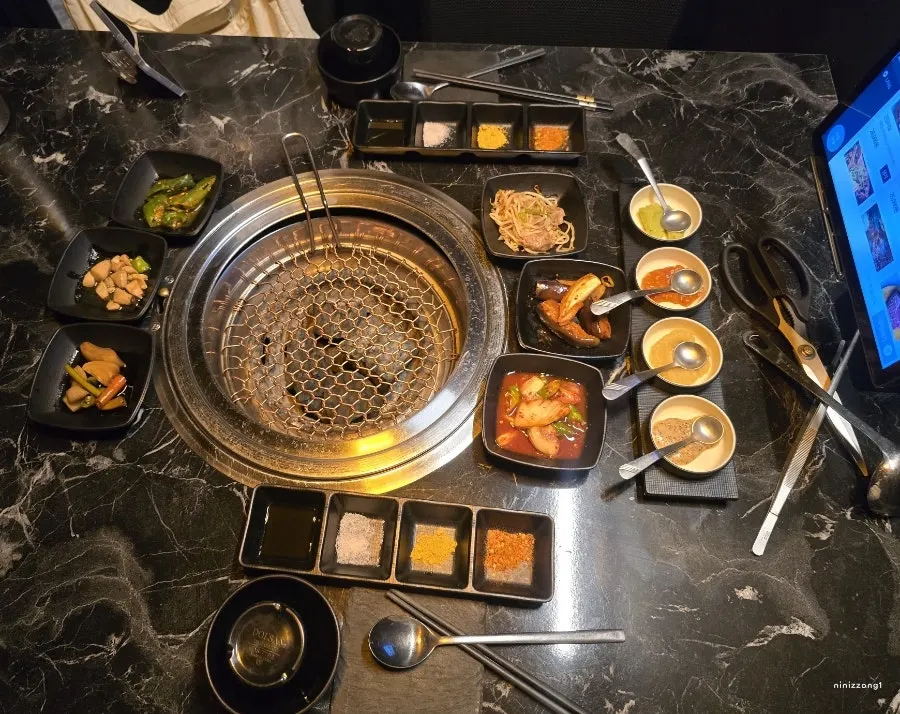룸에 미리 준비된 기본 상차림