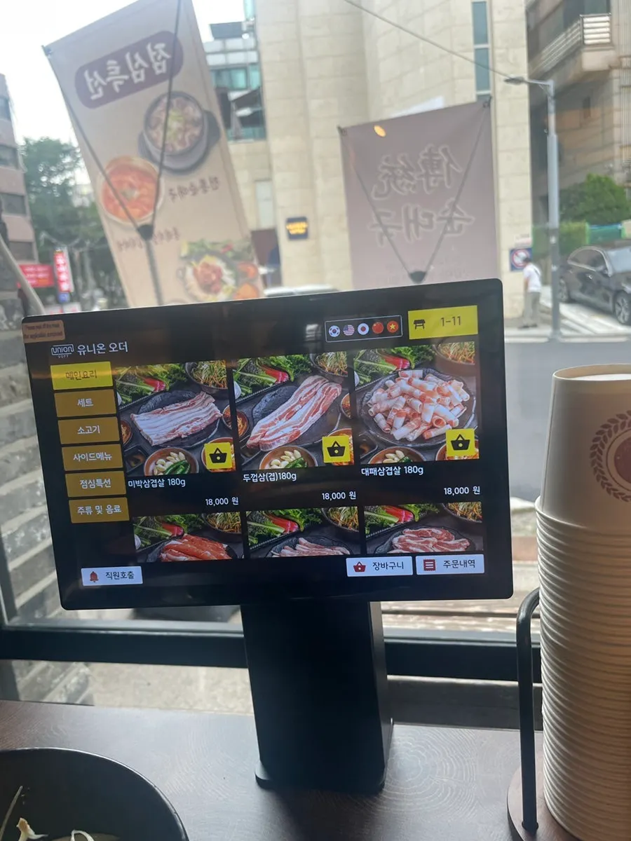 육쌈마을 논현역본점 내부 좌석