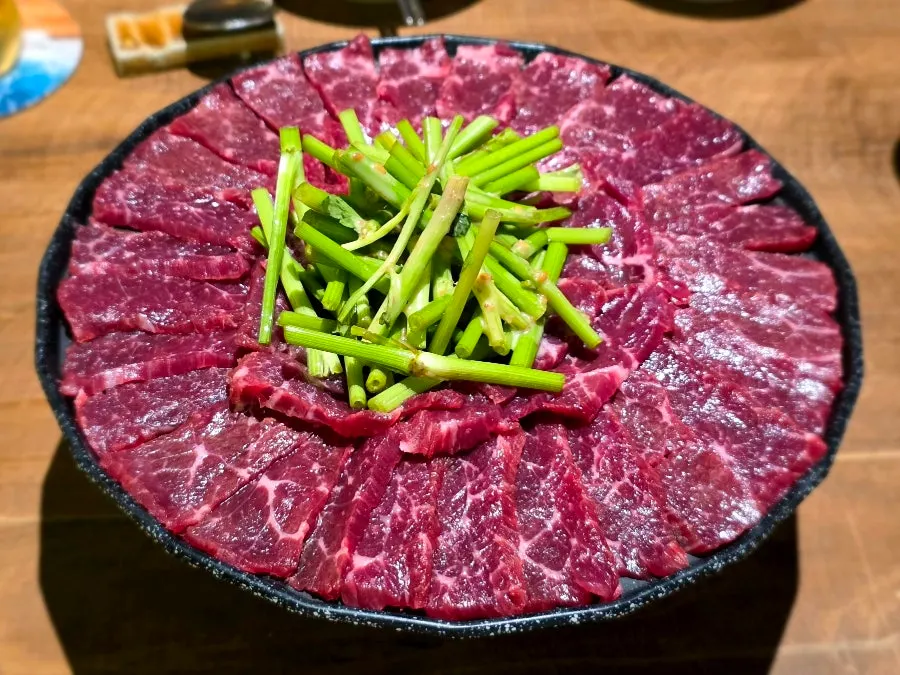 육술 한우사시미 한 접시