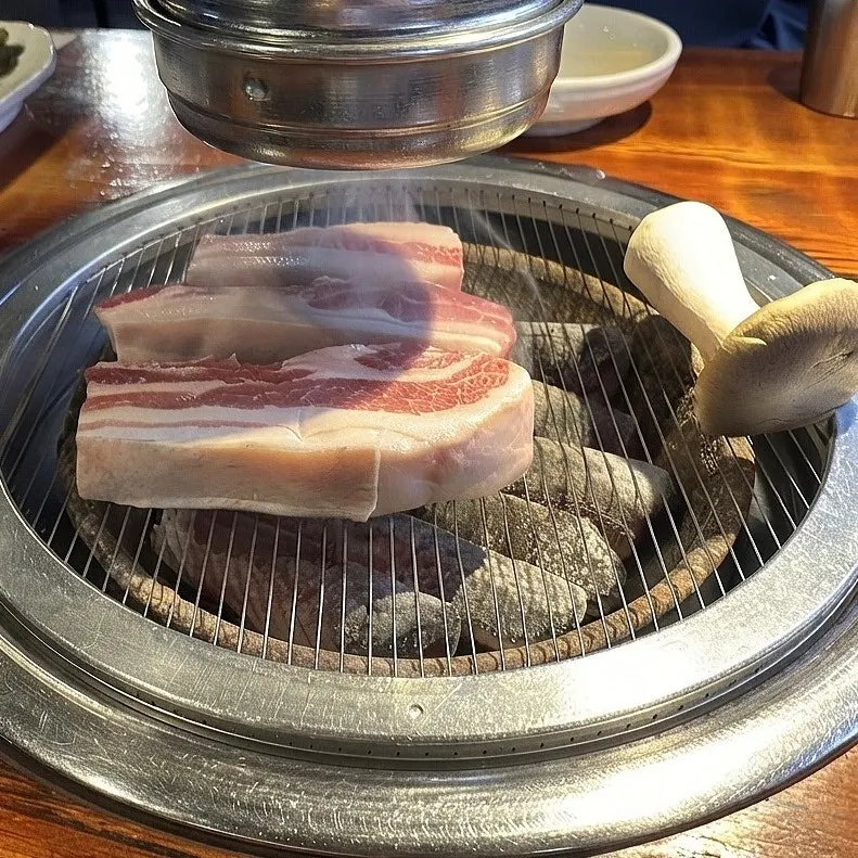 Thick ogyeopsal at Yuk Tongnyeong Gyodae Branch