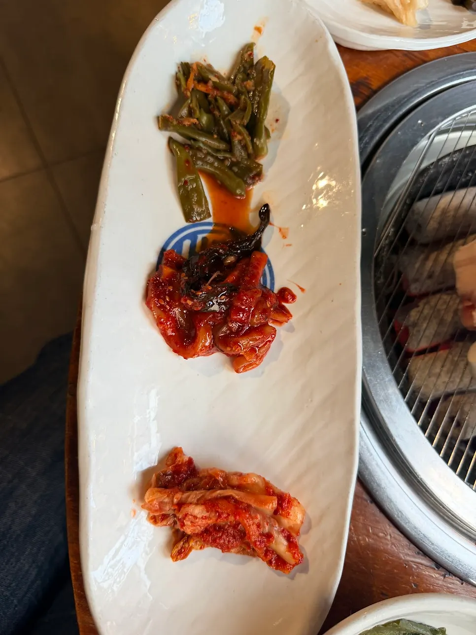 세로로 담은 기본 찬과 상차림
