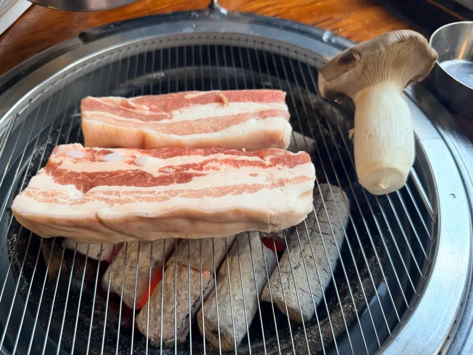 15일 오미자숙성 흑돼지 명품육겹살 2인분 생고기