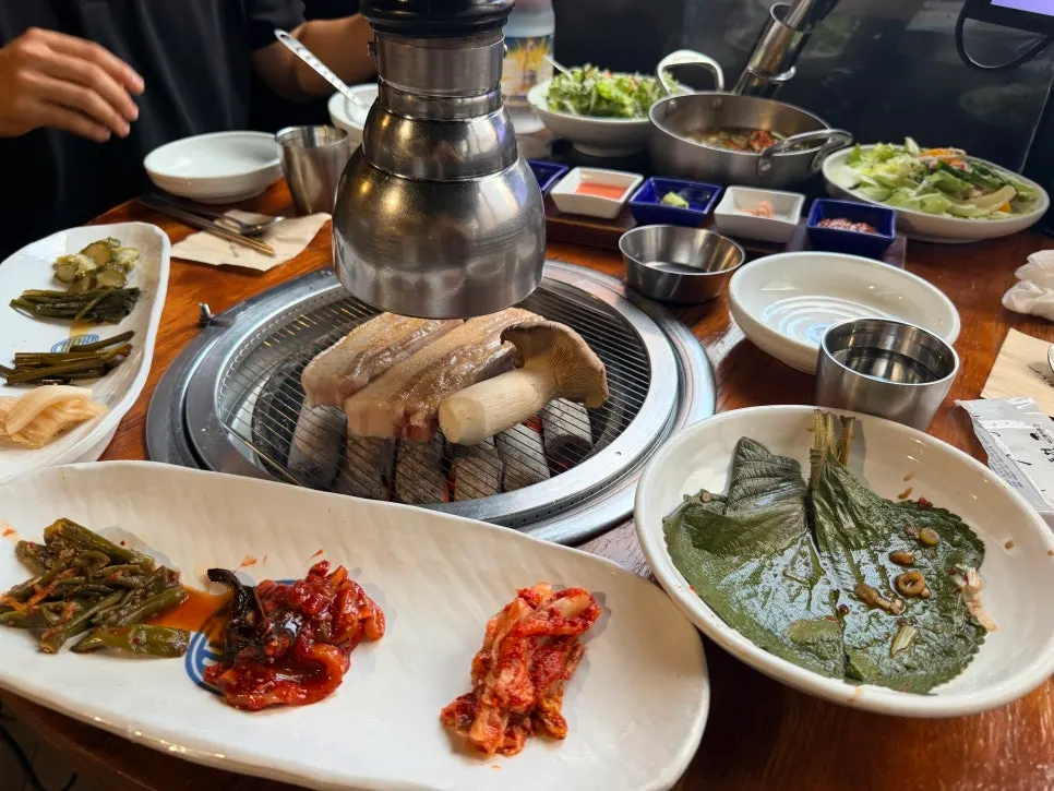 불판에 올린 두툼한 명품육겹살