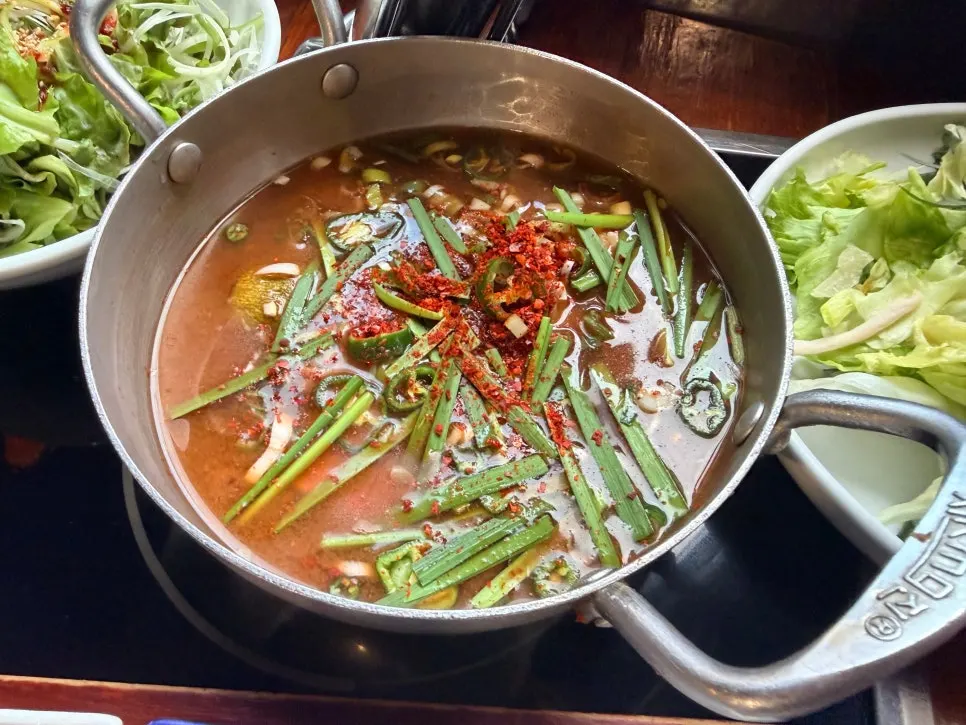 메주 띄워 담근 토속된장찌개 한 뚝배기